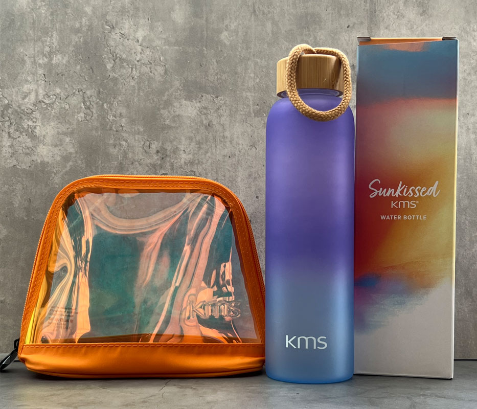 Bedruckte Trinkflasche mit farbiger Verpackung und transparenter Tasche